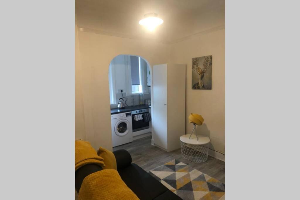 One Bedroom Flat On The Banks Of Loch Lomond Alexandria Eksteriør billede