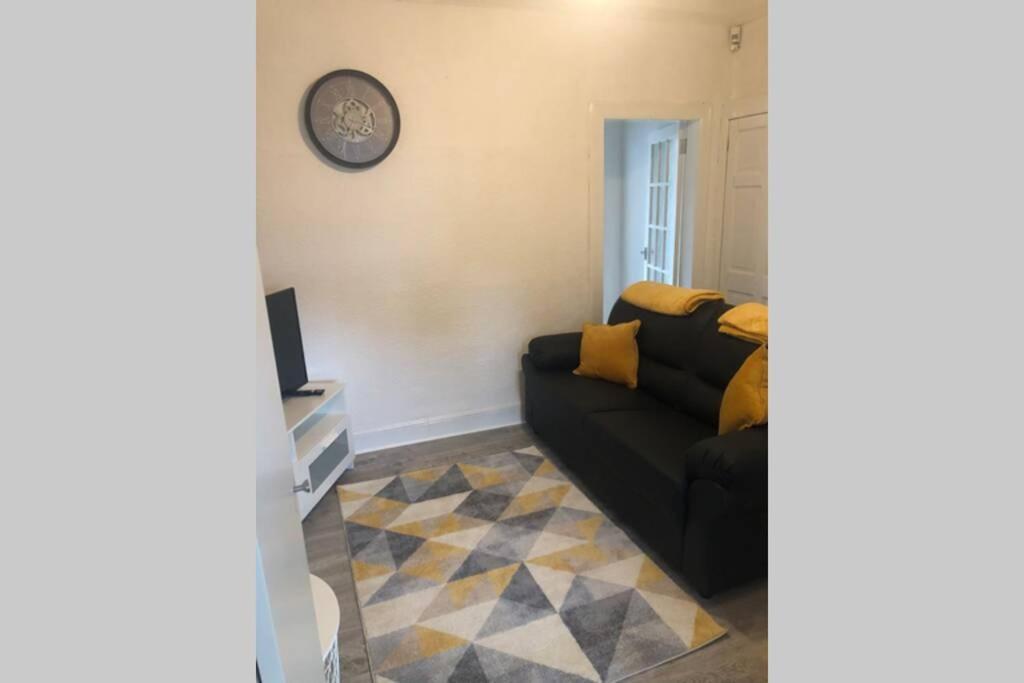 One Bedroom Flat On The Banks Of Loch Lomond Alexandria Eksteriør billede
